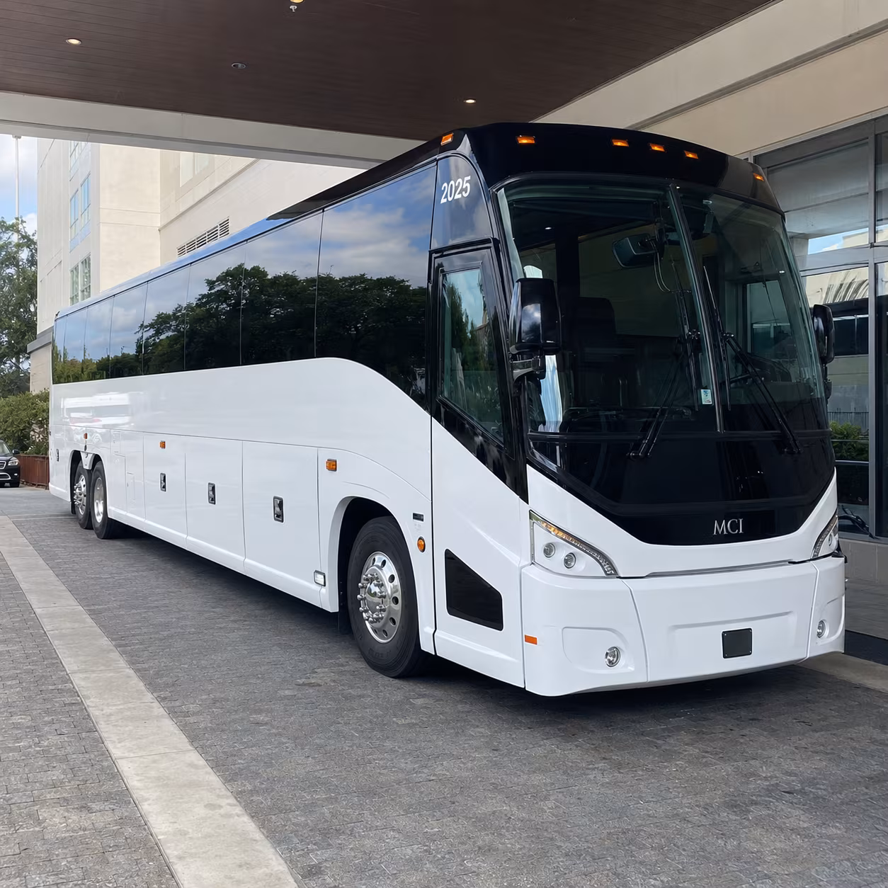 temple 54 passenger charter bus